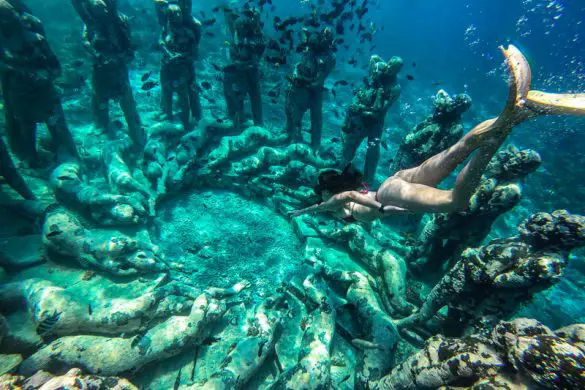 gili air underwater statues