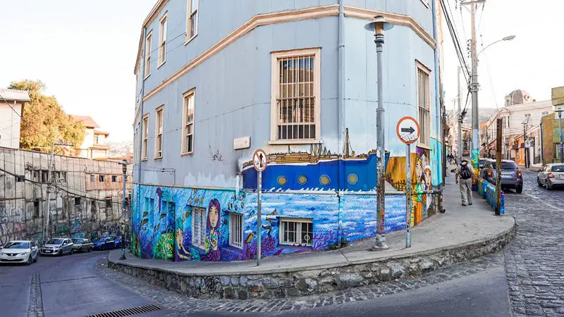 street corner in valparaiso chile