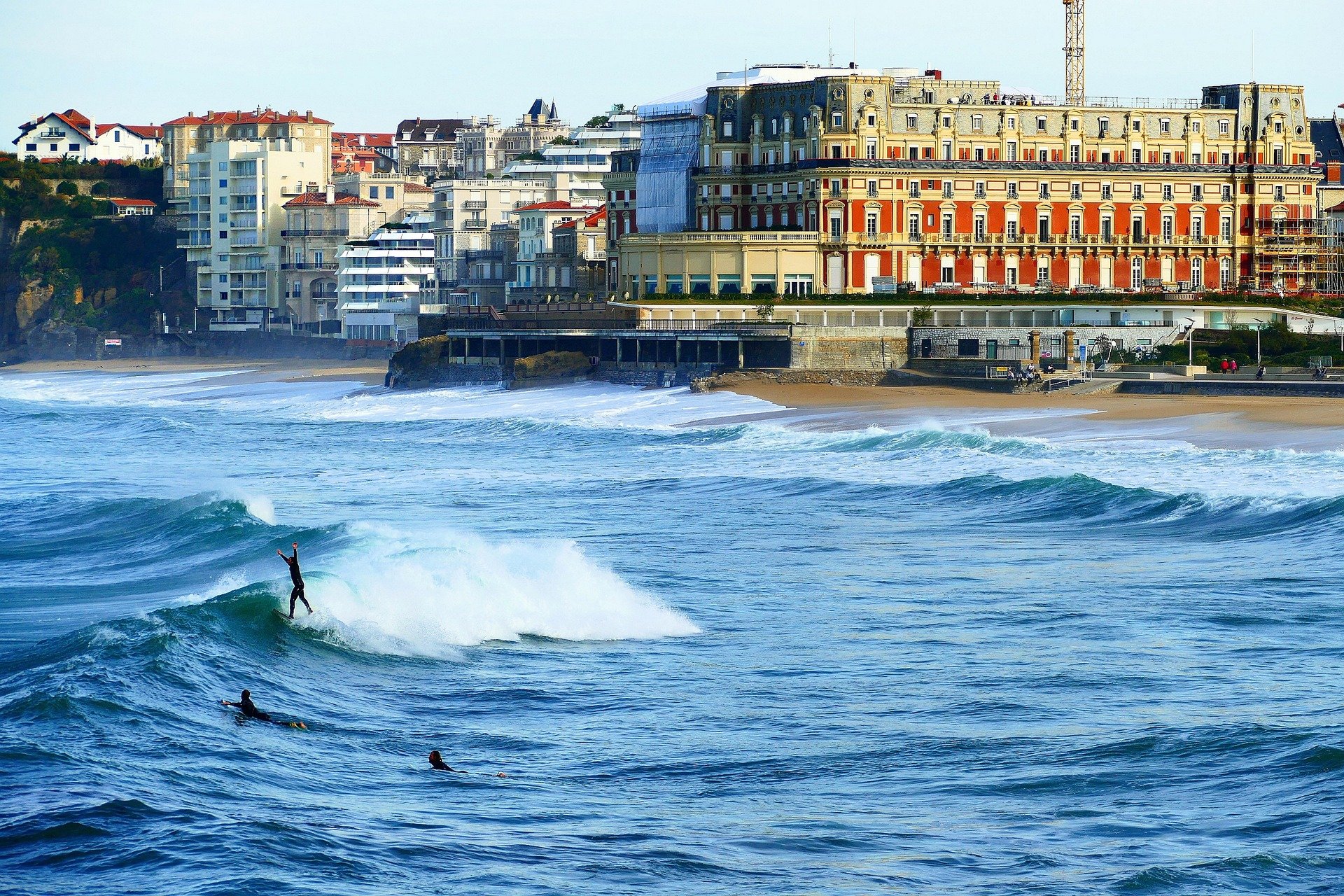 surfing in biarritz france